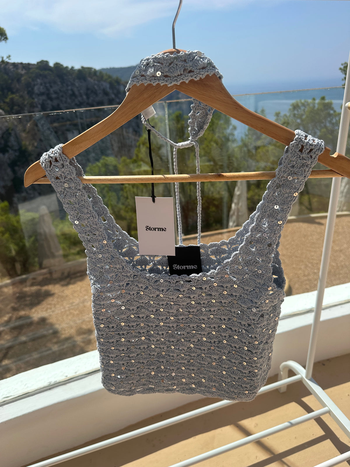 Calla Bassa light blue sea sequin choker