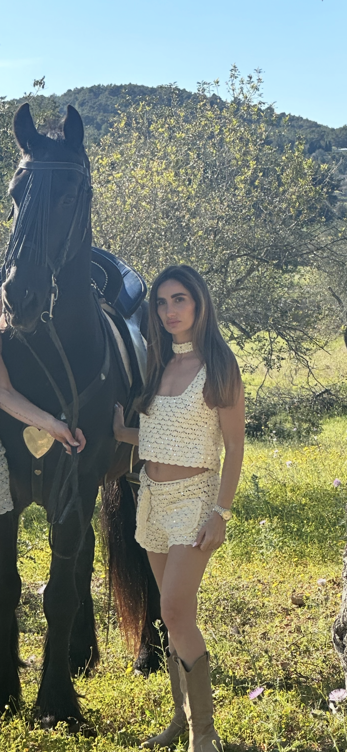 Calla Bassa sequin choker in Sand